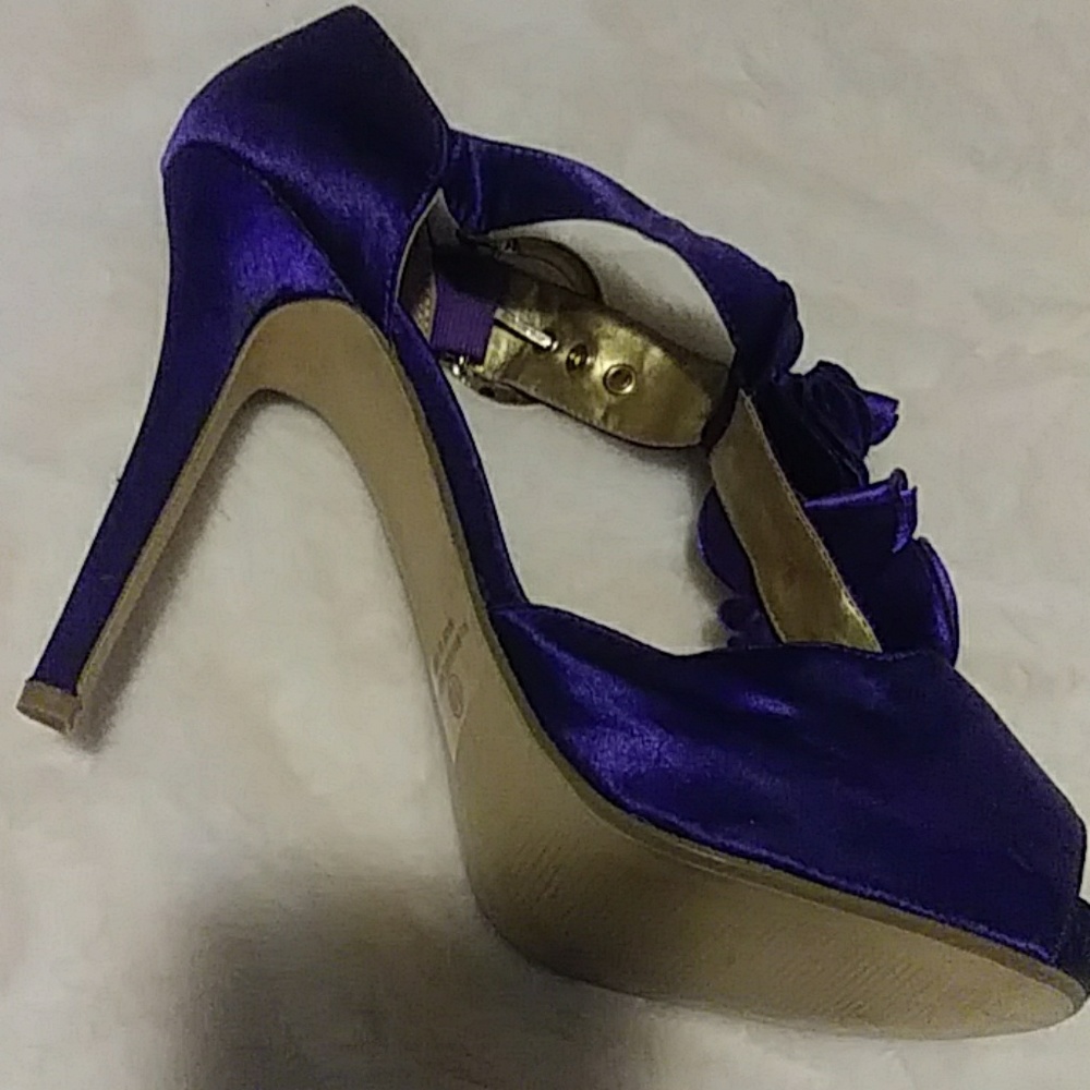 Shoes - Picture 2 of 2